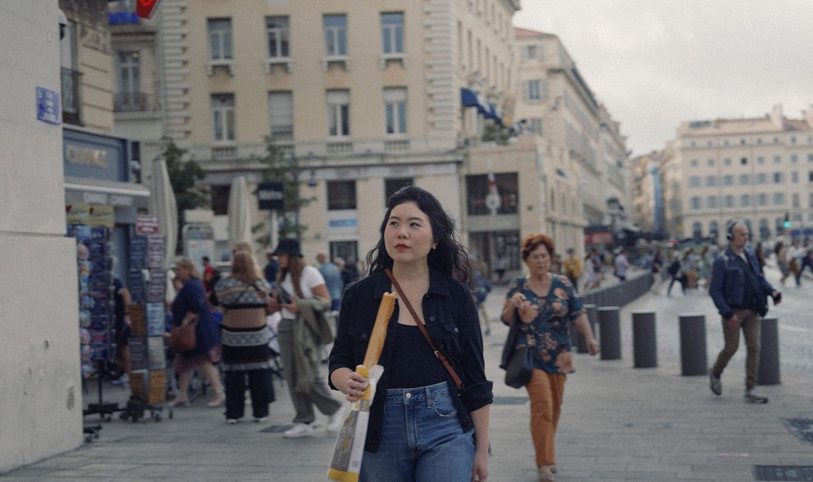 walking_with_baguette